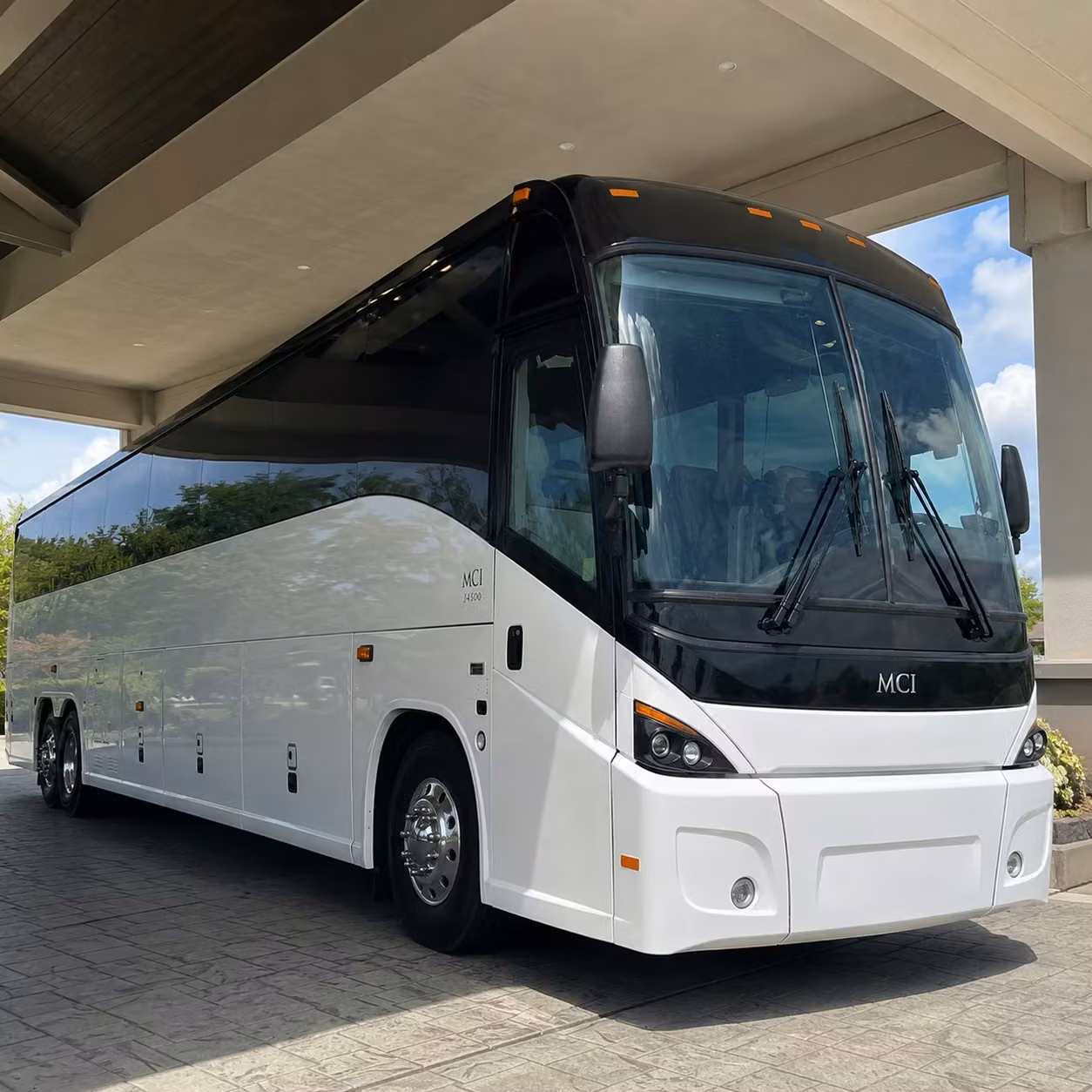you can find and book airport transportation in miramar and any nearby city